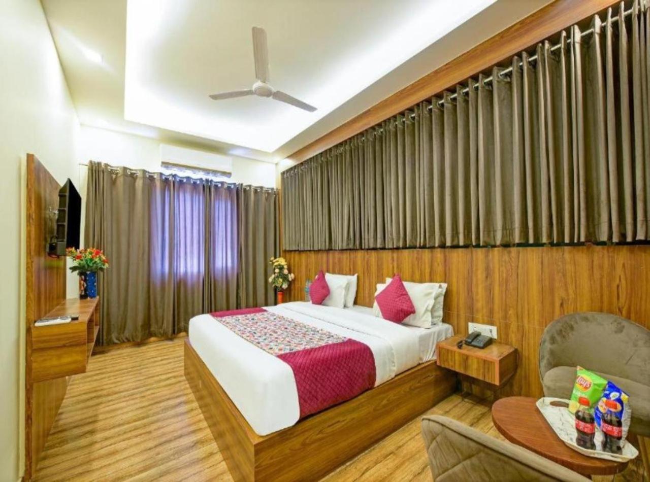 Rosewood Suites A Family Hotel Near Delhi Airport Nueva Delhi Exterior foto
