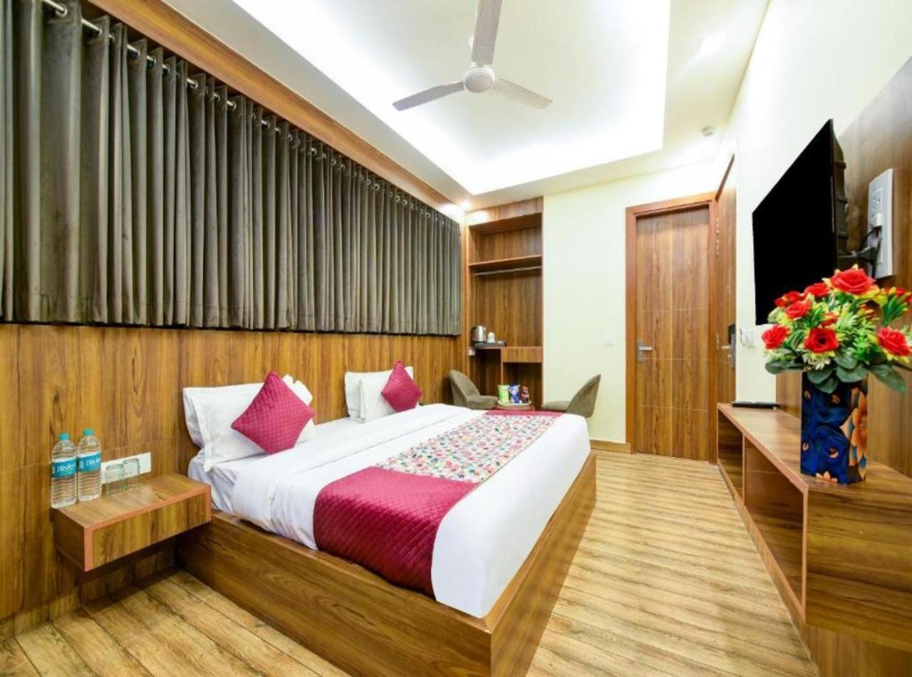 Rosewood Suites A Family Hotel Near Delhi Airport Nueva Delhi Exterior foto