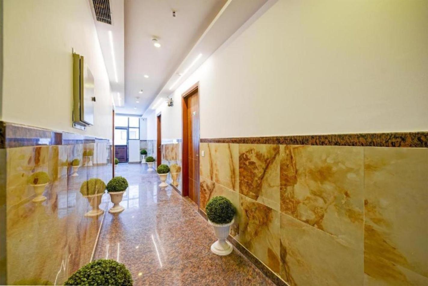 Rosewood Suites A Family Hotel Near Delhi Airport Nueva Delhi Exterior foto