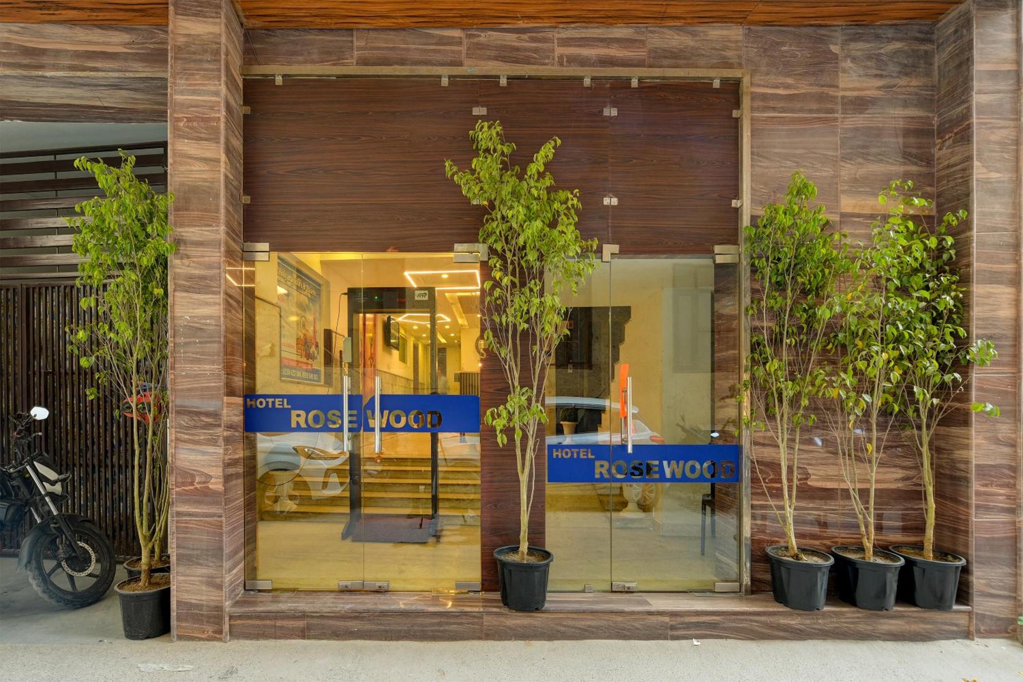 Rosewood Suites A Family Hotel Near Delhi Airport Nueva Delhi Exterior foto